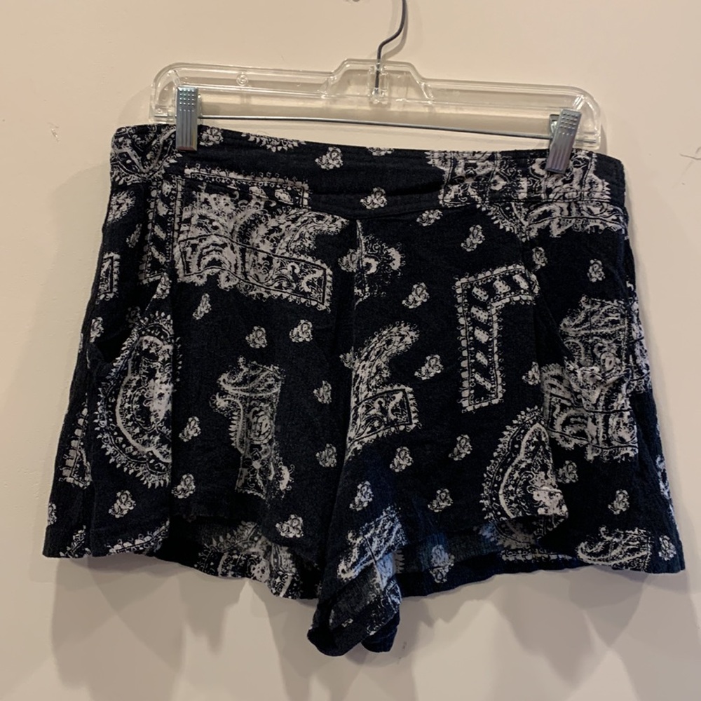 Free People Shorts, black & white patterned with front pockets, size M